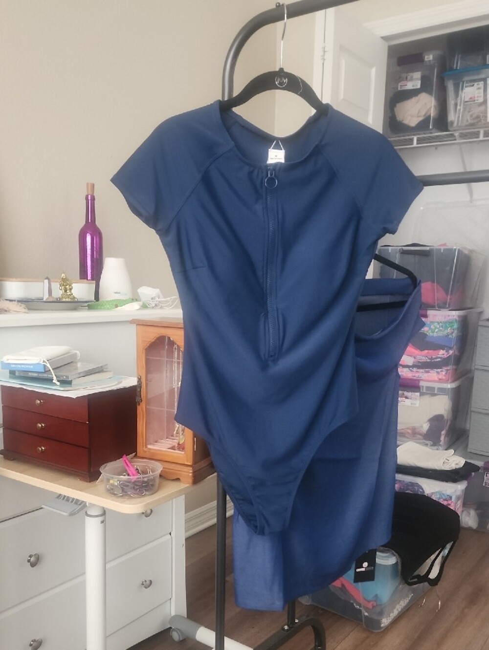 CupShe Sz M Navy Short-Sleeve Women's Rashguard with Front Zip